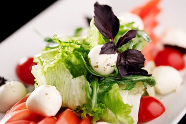 Приготовьте лёгкий салат по рецепту Herbalife Nutrition